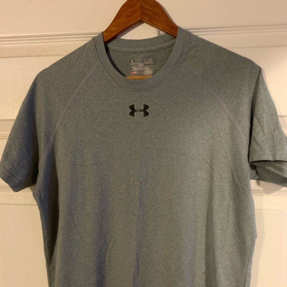 Under Armour headgear tee. Grey performance small